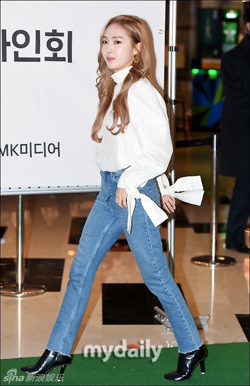 Jessica白衬衫牛仔裤清纯 雪肌细嫩光滑