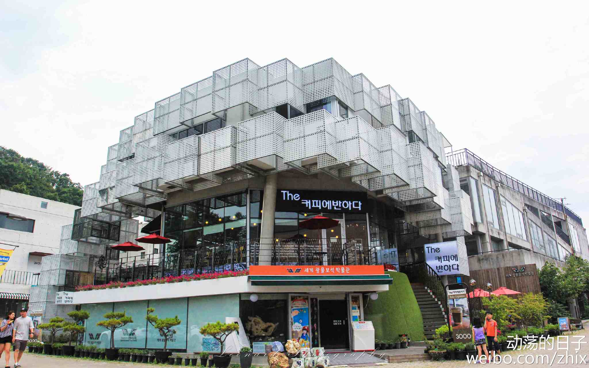 某咖啡店