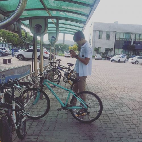 EXO灿烈 穿著高中校服的学长...在等谁呢？