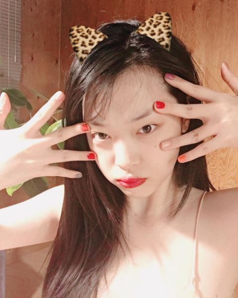 雪莉噘爱心唇索吻 对象不是男友崔子