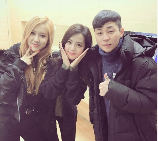 DinDin与BlackPink成员Rose、JISOO...《Radio Star》合照 