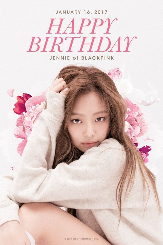 YG公开BLACKPINK JENNIE生日照 花样少女清新可爱