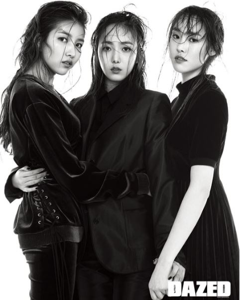 GFriend甜蜜相搂　吐成年后想做的事