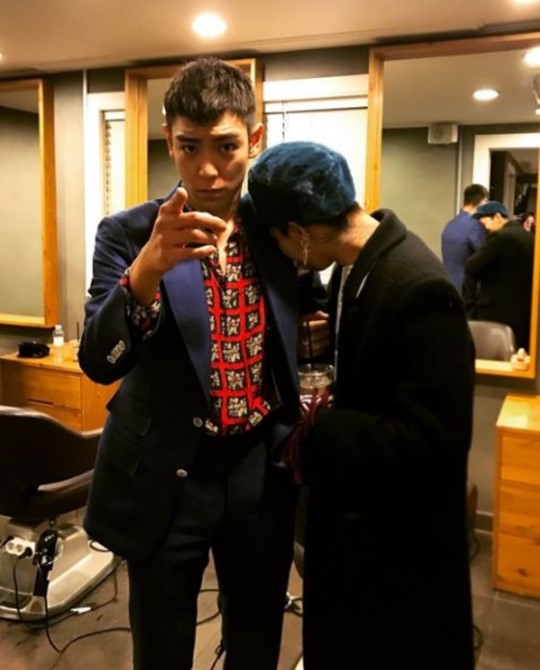 G-Dragon(权志龙)SNS晒T.O.P(崔胜贤)短发照片