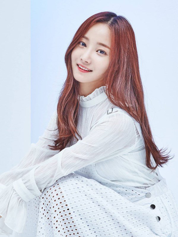 YEONWOO健康好转 正式回归MOMOLAND活动