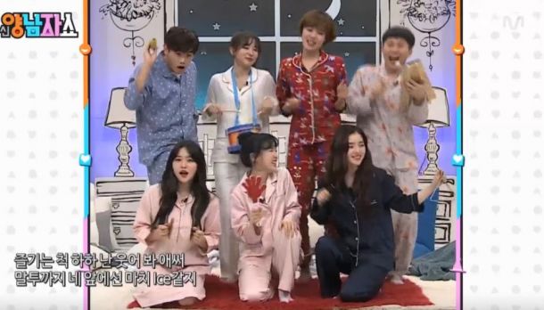 《新两男人SHOW》<a href=http://sou.hanyutai.com/cse/search?s=1892003137418897527&entry=1&ie=gbk&q=Red+Velvet _fcksavedurl=http://sou.hanyutai.com/cse/search?s=1892003137418897527&entry=1&ie=gbk&q=Red+Velvet target=_blank>Red Velvet</a>带来改编版ROOKIE舞台　展现反转魅力.jpg