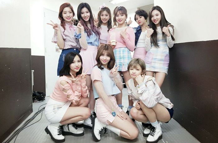 TWICE.jpg