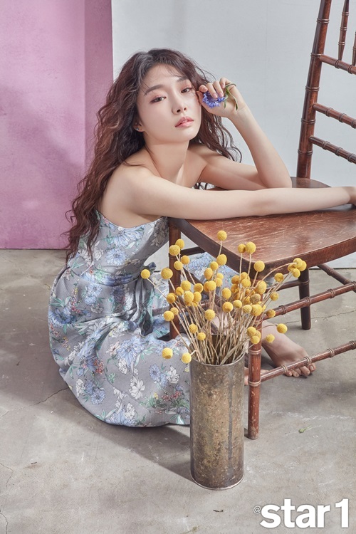 金请夏携《star1》杂志拍摄五月刊写真