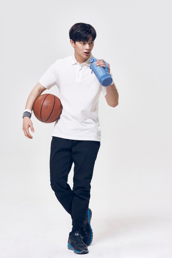 BTOB陆星材成为保温杯品牌THERMOS代言人