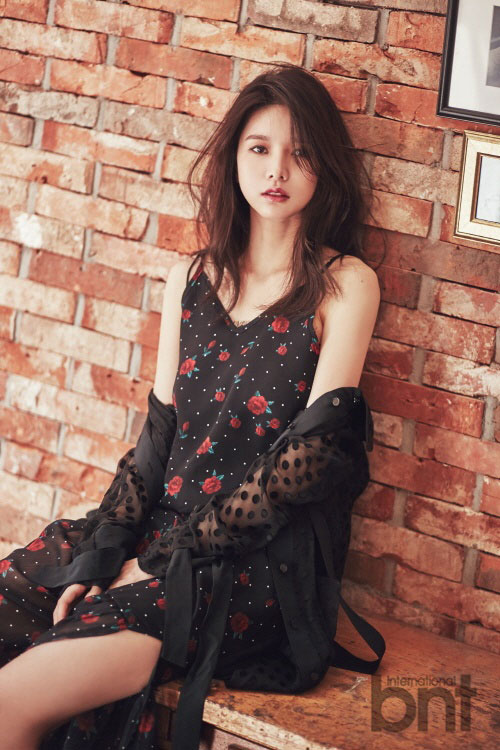 FIESTAR成员Jei(金珍熙)携手bntnews拍摄时尚写真 演绎多彩夏日魅力