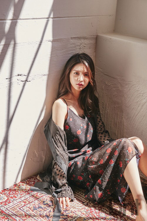 FIESTAR成员Jei(金珍熙)携手bntnews拍摄时尚写真 演绎多彩夏日魅力