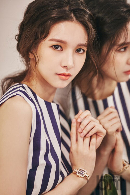 FIESTAR成员Jei(金珍熙)携手bntnews拍摄时尚写真 演绎多彩夏日魅力
