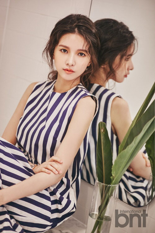 FIESTAR成员Jei(金珍熙)携手bntnews拍摄时尚写真 演绎多彩夏日魅力