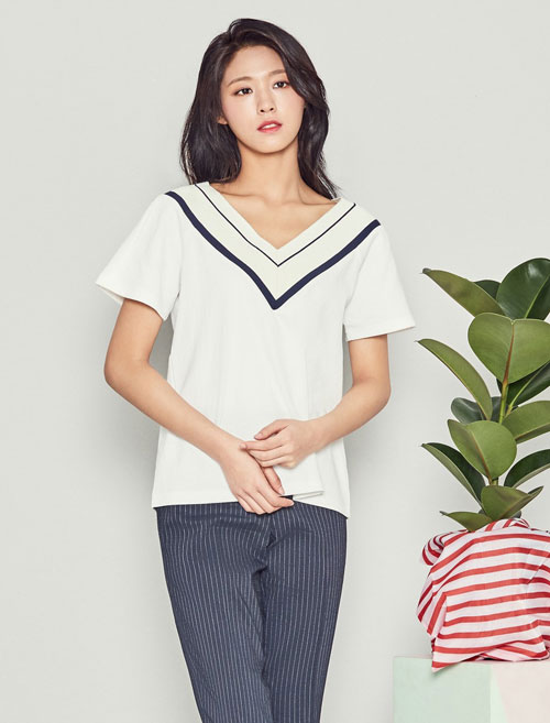 AOA金雪炫为代言品牌拍摄宣传照 穿休闲装显少女气息