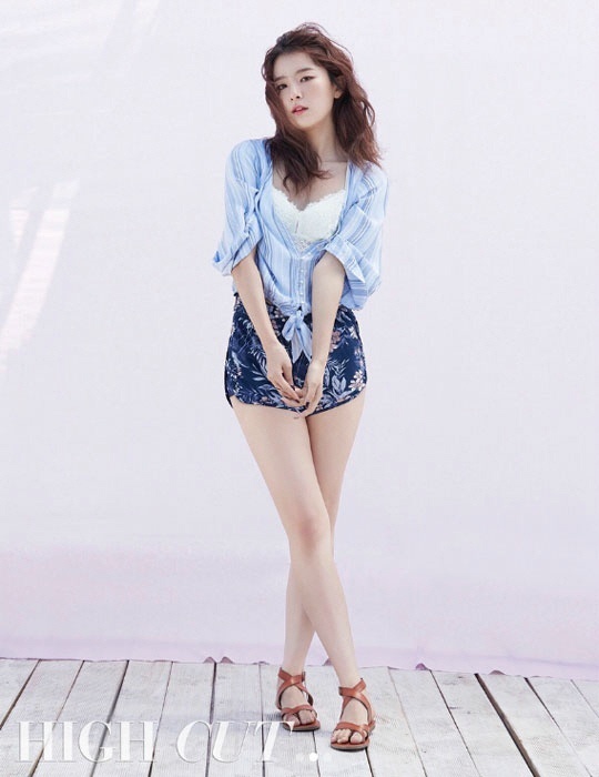 女团Red Velvet成员涩琪 夏日清凉写真