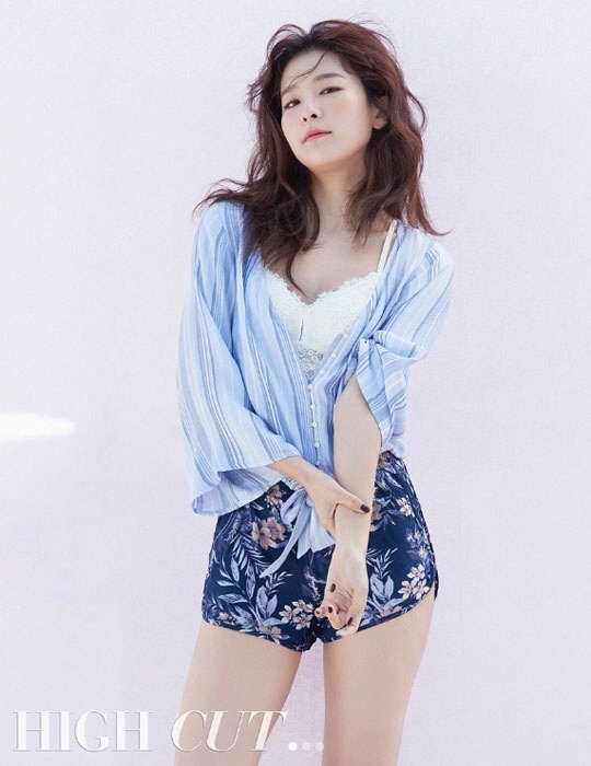 女团Red Velvet成员涩琪 夏日清凉写真