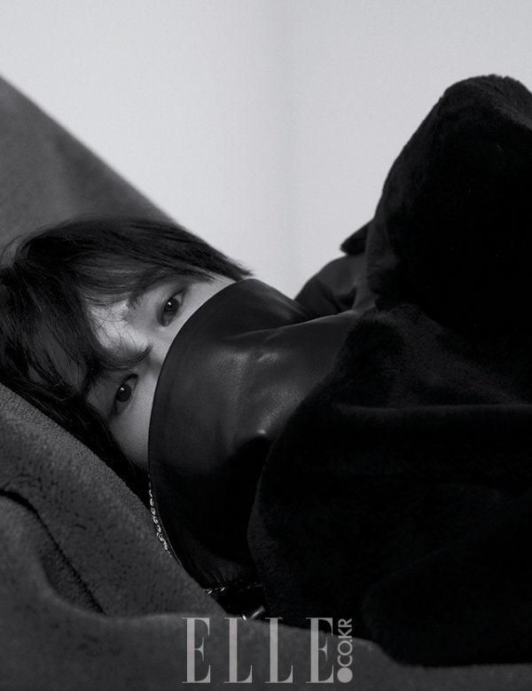 G-Dragon(权志龙)为时尚杂志《ELLE》拍摄封面与内页画报
