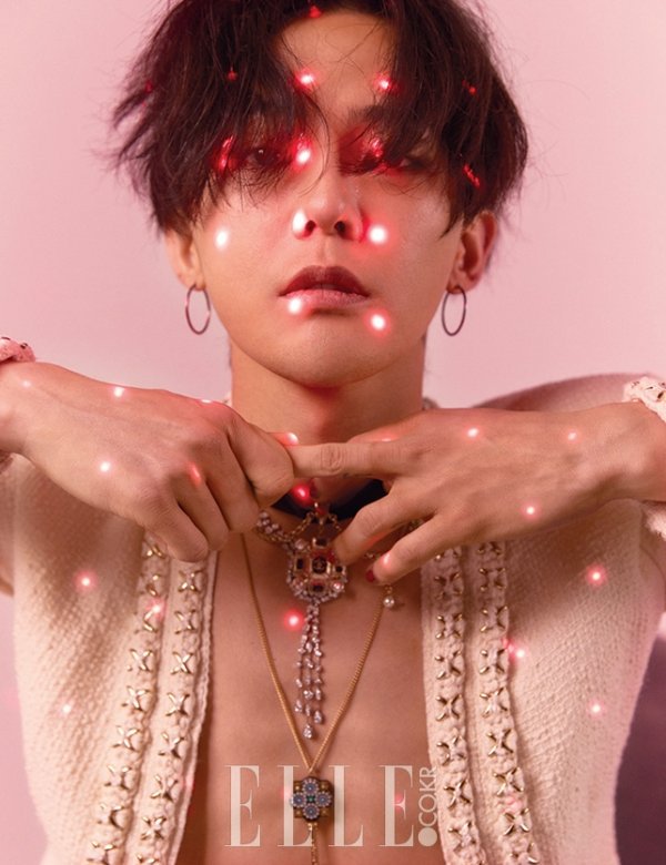 G-Dragon(权志龙)为时尚杂志《ELLE》拍摄封面与内页画报