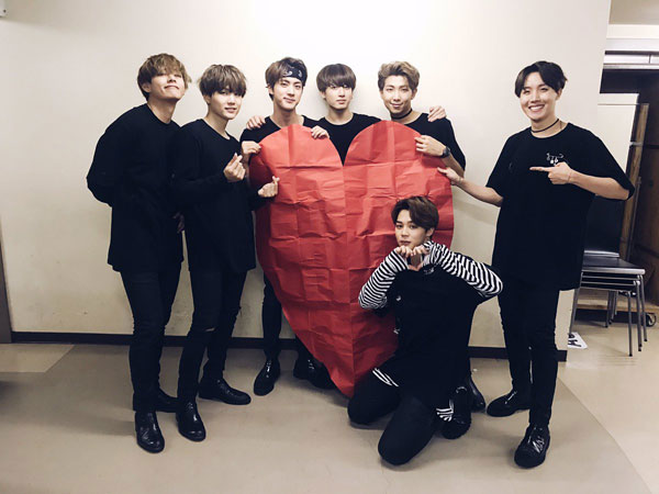防弹少年团世巡《2017 WINGS Tour》完美落幕