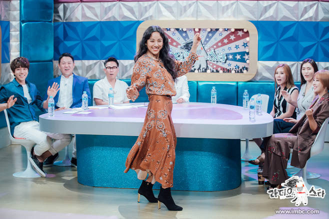 出演《Radio Star》李孝利 精心打扮后美貌爆发