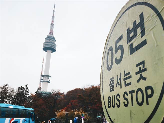 首尔的着名地标南山首尔塔，为韩国最早的高塔型观光景点，也是首尔代表性的复合性文化空间。(摄影/简怡欣)