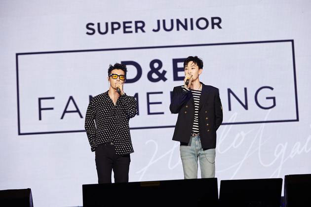 Super Junior成员东海、银赫在首尔世宗大学举行退伍后的首次Fanmeeting