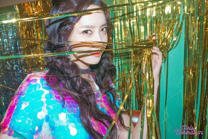 少女时代第6张正规专辑《Holiday Night》公开允儿的个人预告照和预告视频