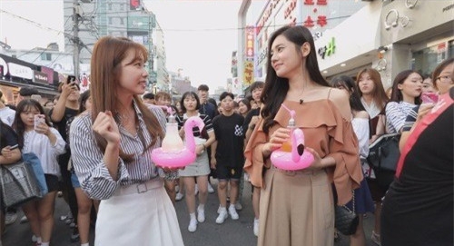 秋瓷炫韩国街头录制节目 群众围观不可思意想不到