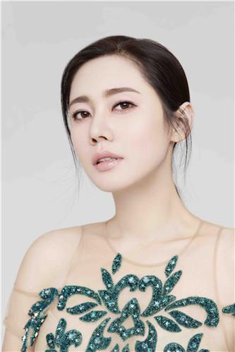 秋瓷炫幸福时候 雪白婚纱照幸福满满
