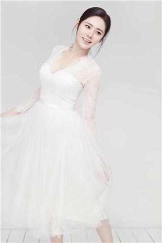 秋瓷炫幸福时候 雪白婚纱照幸福满满