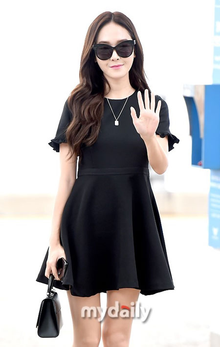 郑秀妍(Jessica)从仁川机场启程飞往上海参加自己创立品牌的宣传活动