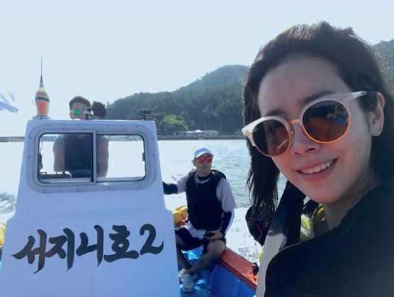 韩志旼Instagram晒与《三时三餐》三成员幸福面貌