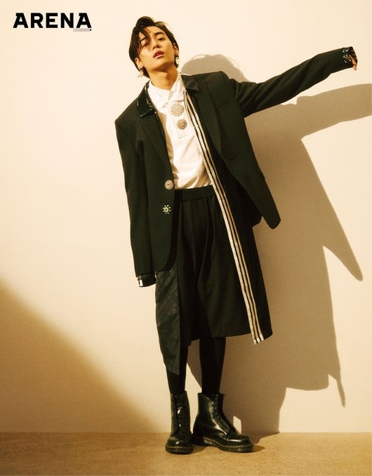 YG新人男歌手One郑帝元写真公开，个性造型演绎秋季时尚