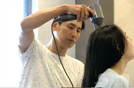 《同床异梦2-你是我的命运》最新预告照 于晓光暖心为妻秋瓷炫吹头发