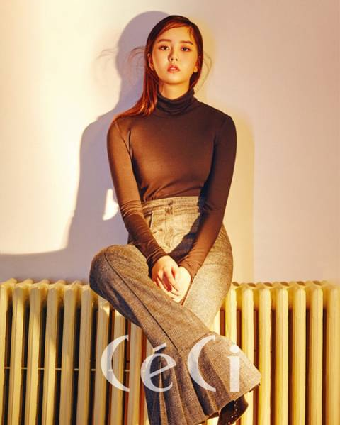 金所炫登上时尚杂志《CECI》11月封面，展现少女及女人形象