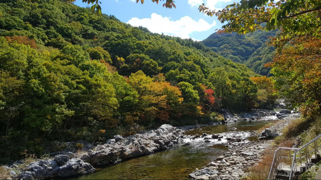 韩国加里旺山山顶溪谷秋季风景图片欣赏