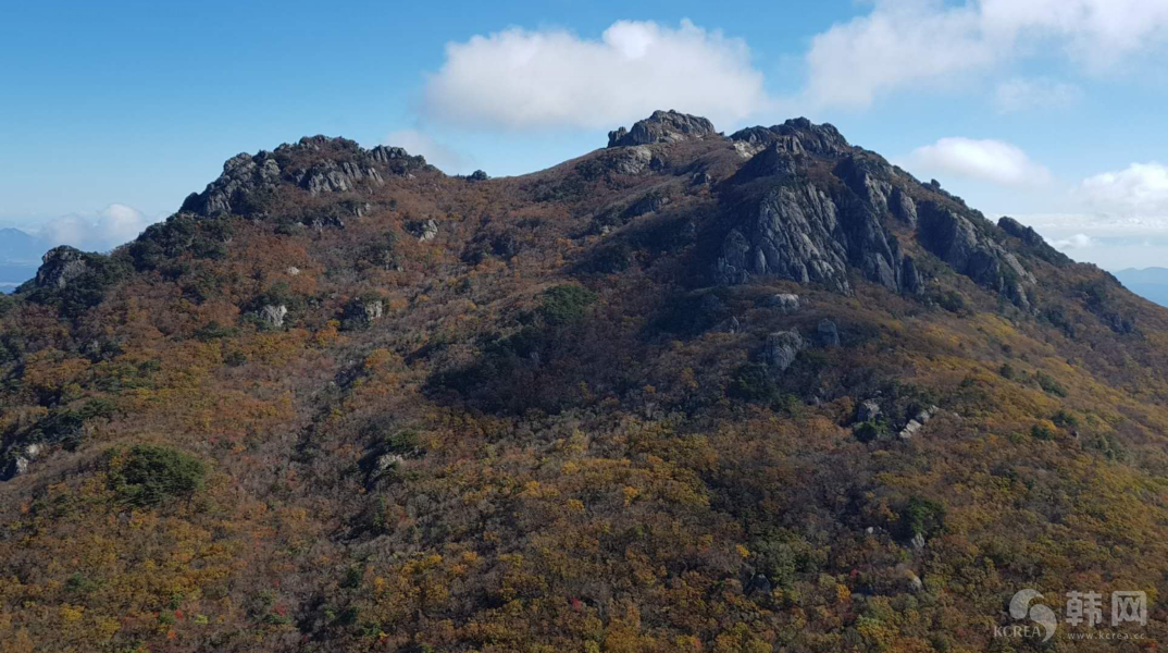 韩国加里旺山山顶溪谷秋季风景图片欣赏