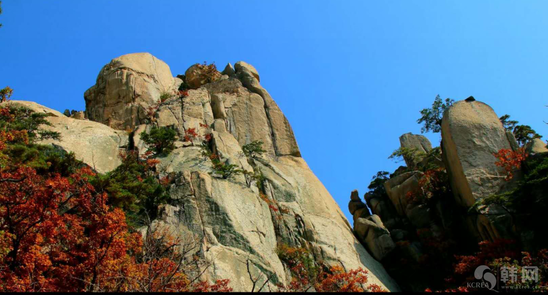 韩国加里旺山山顶溪谷秋季风景图片欣赏