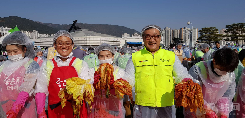 韩国新知识人协会于釜山主办“分享爱，分享泡菜”活动