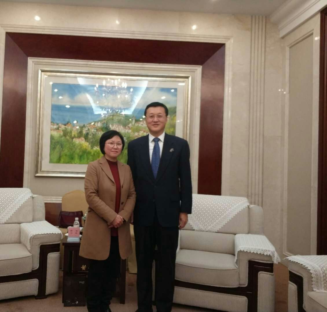 韩国共同民主党发言人金玄与青岛市政协主席杨军