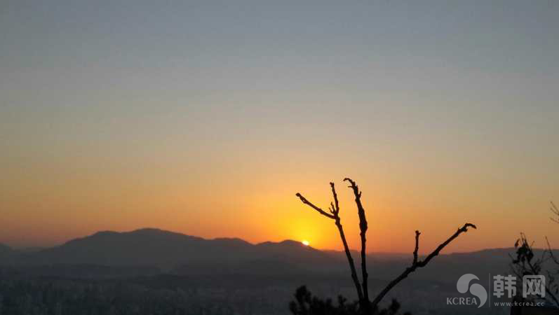 2018新年在首尔峨嵯山顶观看日出之景，许下新年愿望
