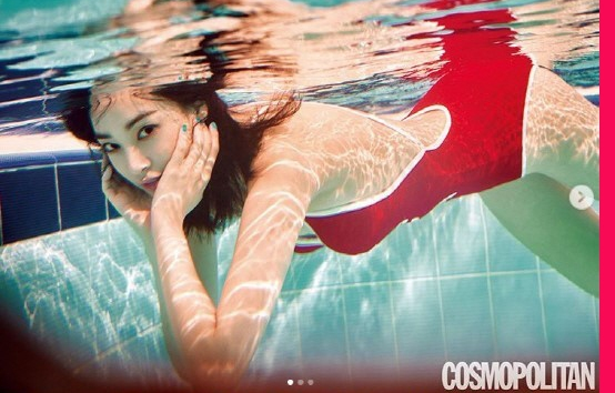 李珠妍泳装杂志写真大秀美丽傲人身材