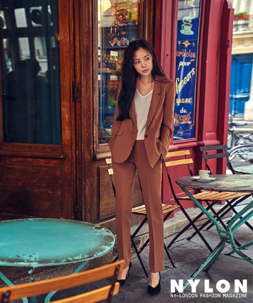 A-PINK成员孙娜恩法国巴黎时装照展现多样魅力