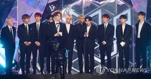 11月6日，首届MBC PLUS x Genie音乐颁奖礼在仁川南洞体育馆举行，Wanna One获奖后发表感言。（韩联社)