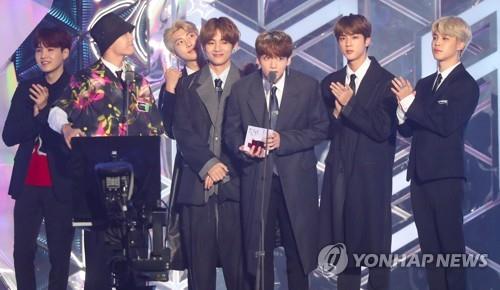 11月6日，首届MBC PLUS x Genie音乐颁奖礼在仁川南洞体育馆举行，BTS得奖后发表感言。（韩联社)