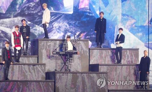 11月6日，首届MBC PLUS x Genie音乐大奖颁奖礼在仁川南洞体育馆举行。BTS和查理·普斯同台献艺。（韩联社)