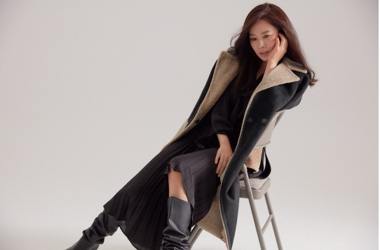 金贤珠冬季品牌写真时尚冬装凸显高贵气质