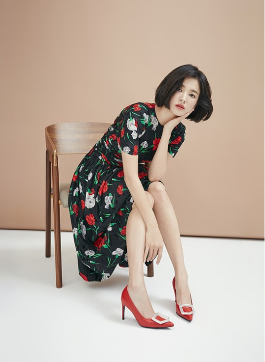 宋慧乔最新宣传照多样风格的服装展现了独有的魅力