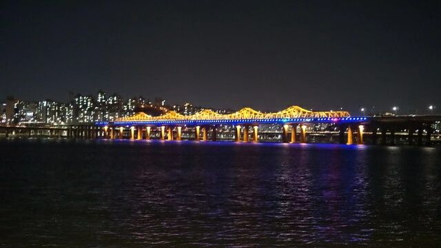2018在韩中国职场人送年会于12月29日于首尔汉江游轮举办