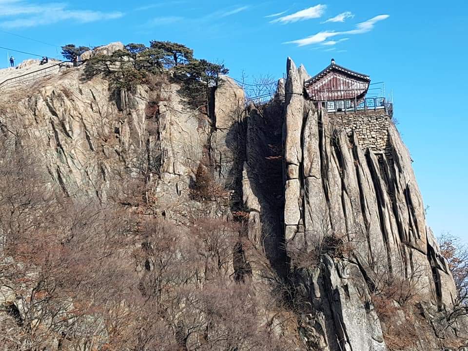 首尔周边雄伟魅力的山峰--冠岳山全景